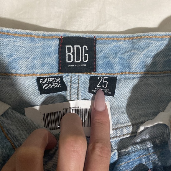 BDG girlfriend High rise distressed jeans shorts - Picture 5 of 6